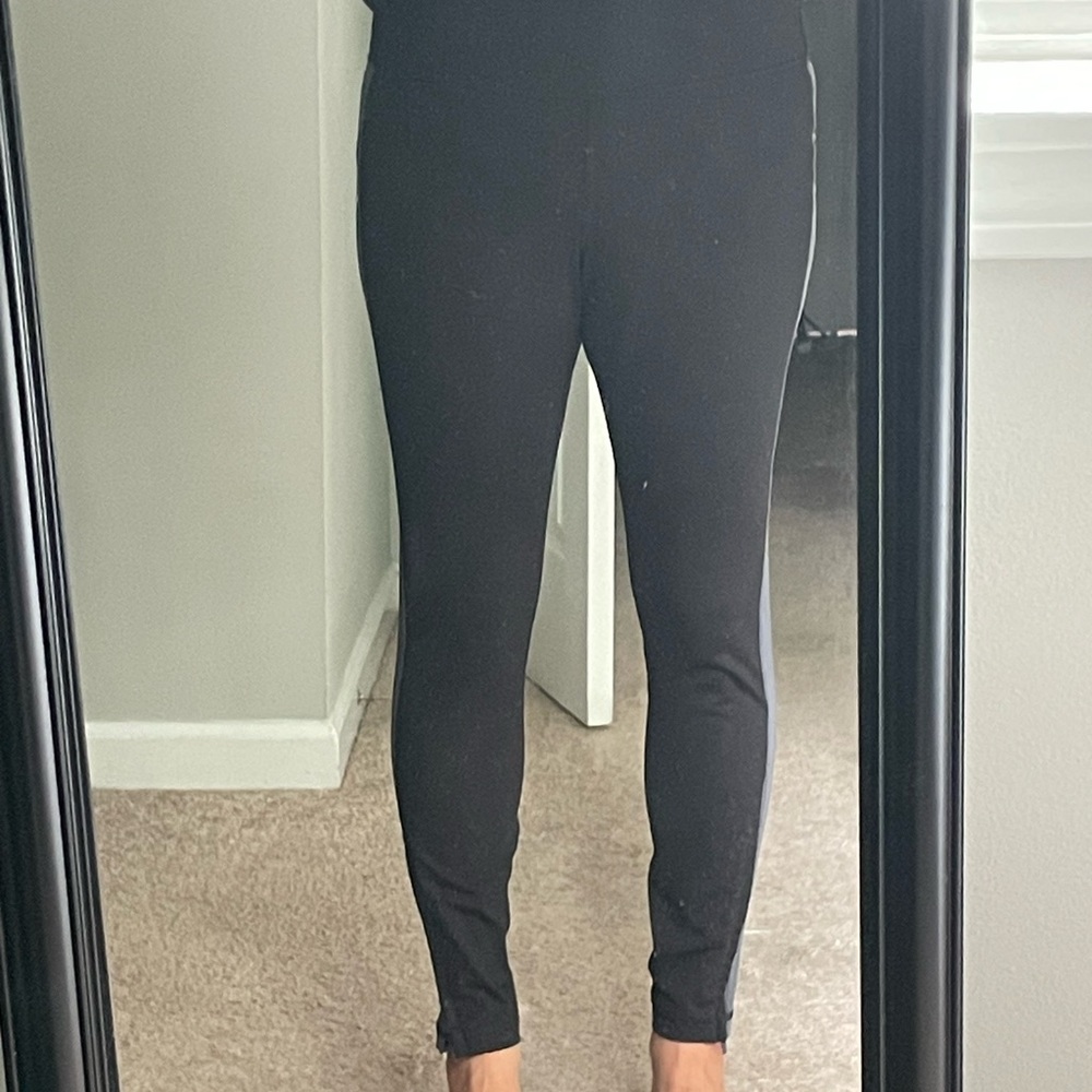 Old Navy Worn 1x Black Leggings with Gray Side Stripe